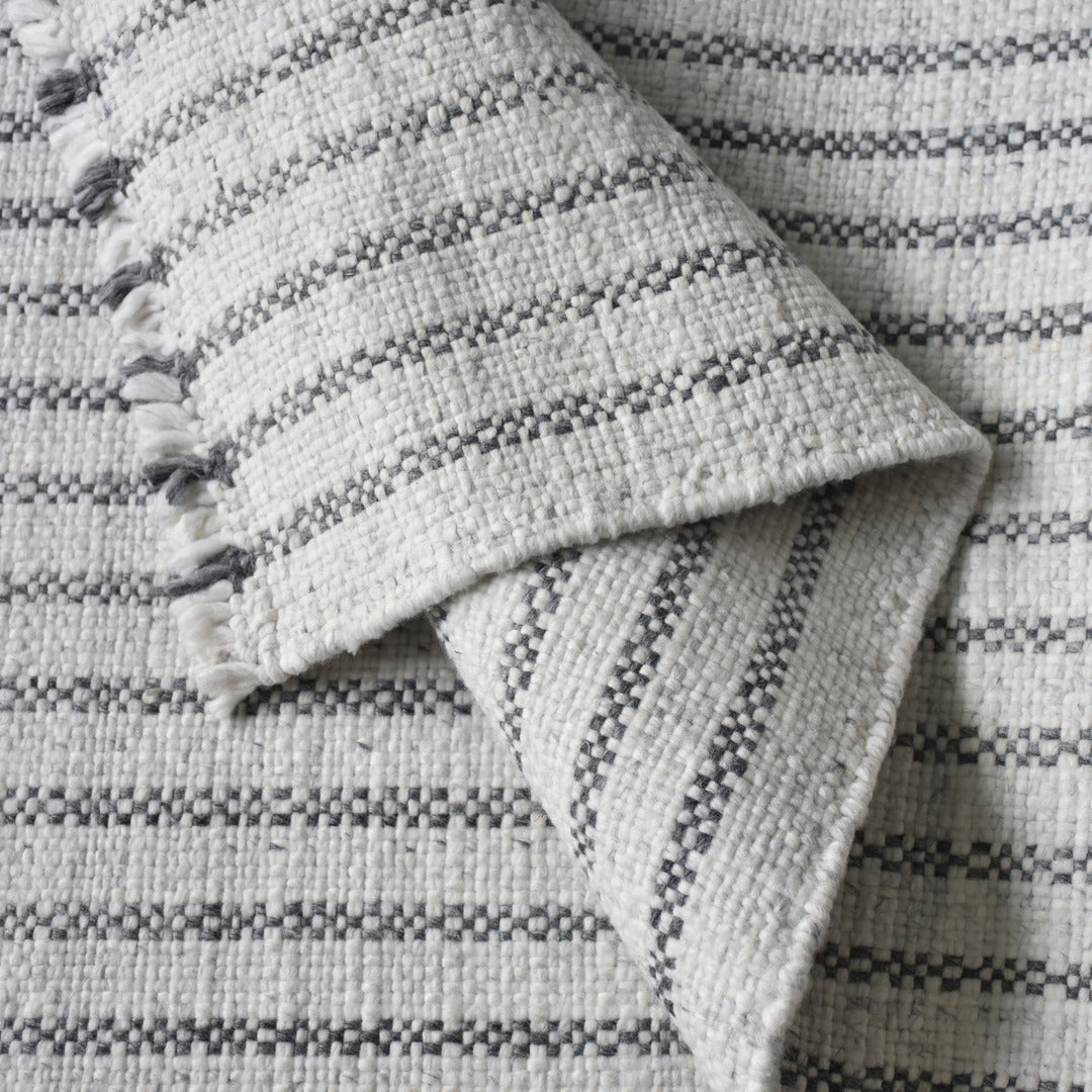 Chillip Rug - Ivory / Grey