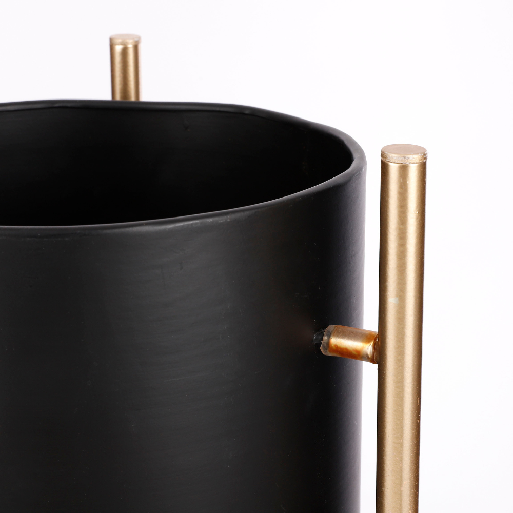 Sverre Pot For Plants On Stand - Black