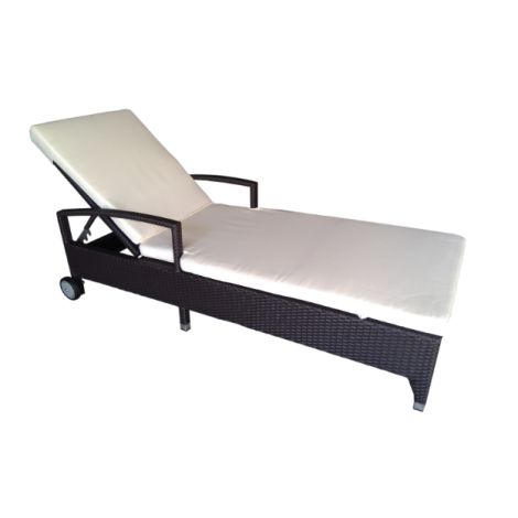 Rattan Sun Lounger With Cushion (No-Return) (Clearence)