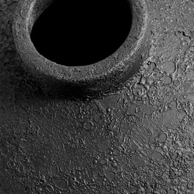 Luna 100 Terracotta Jar Black (Not Waterproof)